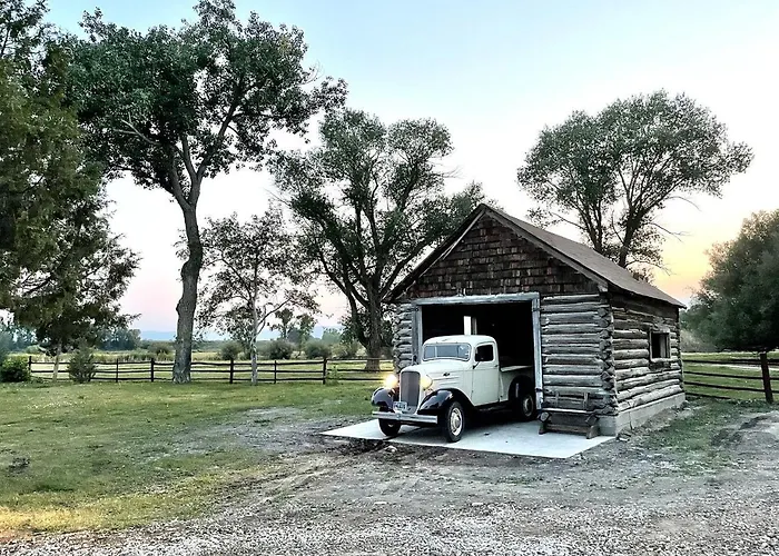 Stunning With Fire Pit In Saratoga, Wyoming *